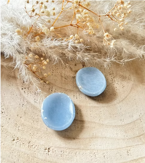Pierre de soucis : l'angelite bleue